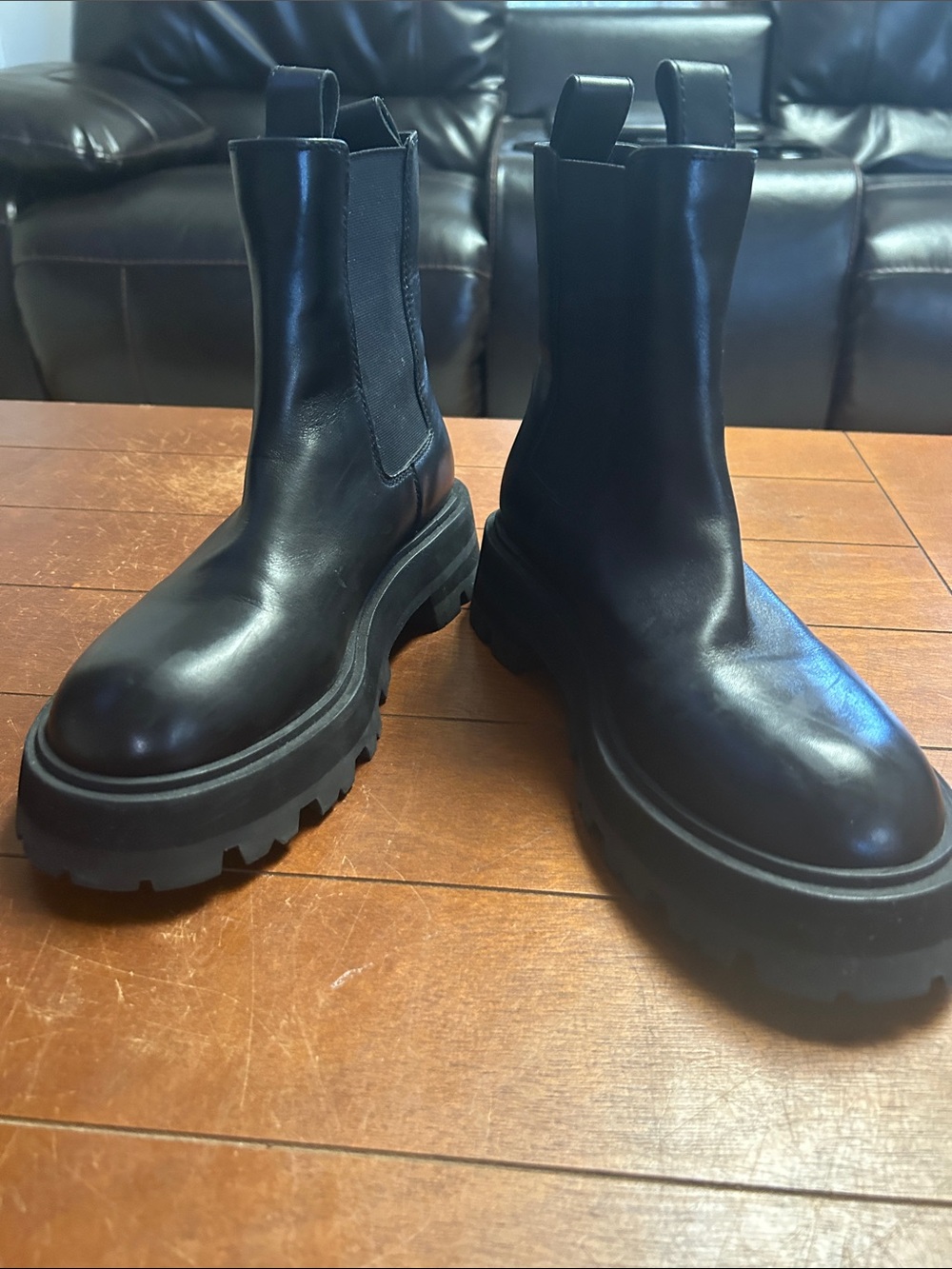 Free People women’s size 6 Chelsea Boots.